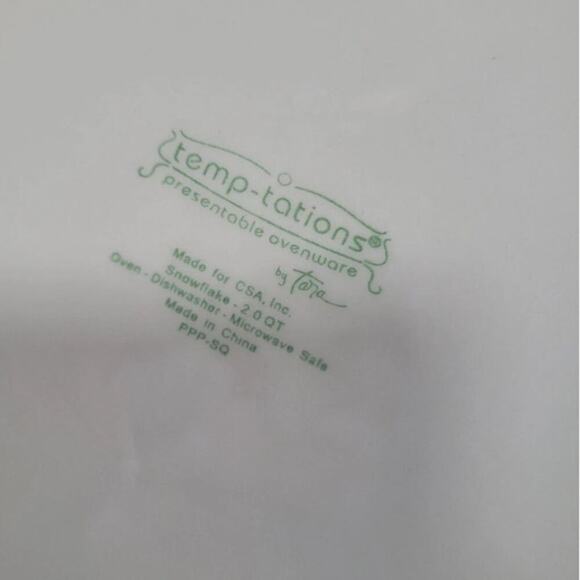 NEW Temp-Tations by Tara Snowflake 2 Qt. Casserole Dish and Insulated Carry Bag - Picture 8 of 10